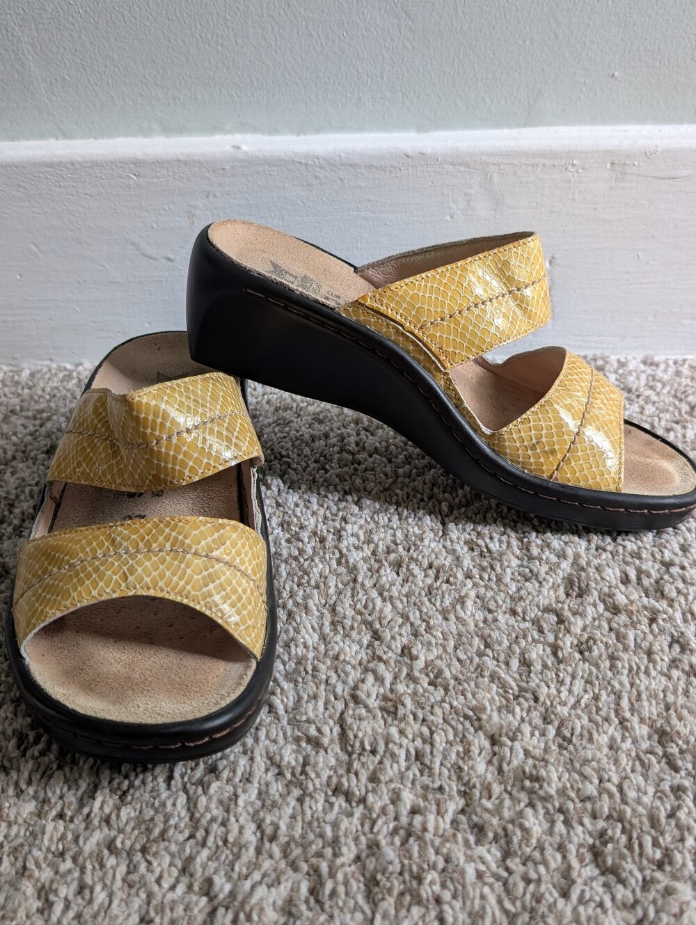 Mephisto Mobils Yellow Snake-Print Double Strap Wedge Sandal Sz 6.5 Summer Beach